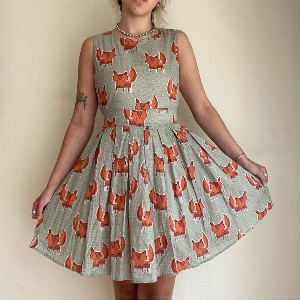Vintage 70s green and orange fox printed flowy mini dress